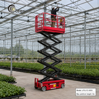 Plateforme élévatrice à ciseaux autopropulsée à entraînement hydraulique auto-nivelante avec large plateforme pour les travaux de rénovation des halls d'hôtels
