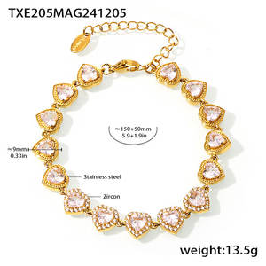 Collier et bracelet de luxe en acier inoxydable plaqué or 18 carats PVD avec zircone brillante en forme de cœur - Product Image 6