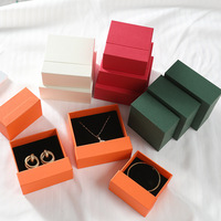 Boîte à bijoux carrée en carton de luxe faite à la main, avec fermeture à cordon, impression de logo personnalisée pour l'emballage de bijoux, vente en gros