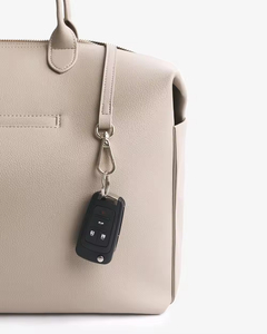Bolsa <span class=keywords><strong>de</strong></span> Pañales <span class=keywords><strong>de</strong></span> Cuero Vegano, Convertible en Mochila y Bolsa <span class=keywords><strong>de</strong></span> Hombro, Gran Capacidad <span class=keywords><strong>para</strong></span> Pañales, Trabajo, Viajes y Uso Diario - Product Image 4