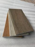Plancher en PVC solide co-extrudé ASA |   Planches de terrasse en composite extérieur antidérapantes, résistantes à l'eau, à grain de bois brossé moderne, système de clic