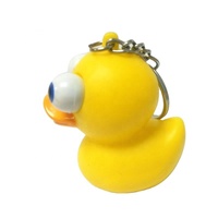 Porte-clés en caoutchouc mignon en forme de canard aux yeux saillants 3D, jouets à presser promotionnels, porte-clés en PVC