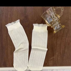 Chaussettes ultra fines pour femmes, respirantes, en soie glacée, avec bordure en dentelle, pour un usage décontracté - Product Image 3