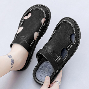 Sandales d'été vintage pour hommes à bout fermé en similicuir, découpées, cousues à la main, résistantes à l'usure, antidérapantes, pour usage quotidien en extérieur - Product Image 2