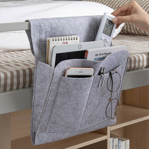 Sac <span class=keywords><strong>de</strong></span> rangement <span class=keywords><strong>de</strong></span> chevet feutre matériel sac suspendu téléphone portable tablette paquet <span class=keywords><strong>de</strong></span> rangement chevet panier suspendu sac en feutre suspendu - Product Image 1