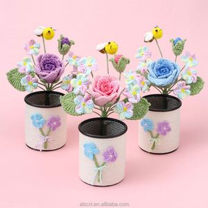 Portalápices de Flores Artificiales Tejidas a Mano, Maceta de Rosas de Ganchillo, Portaplumas para el Día de San Valentín - Product Image 1