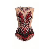 Justaucorps de gymnastique sans manches rouge et noir à motifs flamme avec empiècements en maille transparente couleur chair et ourlet à franges pour les compétitions de cheerleading