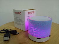 Mini Altavoz con LED de Colores, Control Remoto Inalámbrico y Soporte para Aplicaciones, Compatible con Todos los Teléfonos Móviles, Superventas