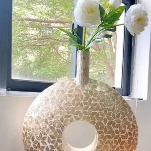 New Arrival Creative Design Light Luxury Home Decoration Natural Seashell Handmade Vase