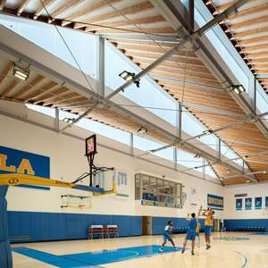 Nuevo el enfrentamiento de baloncesto universitario está en marcha y también lo somos las instalaciones de práctica de baloncesto/voleibol Ucla MO Ostin Basketball Center - Product Image 3
