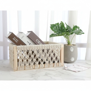 Panier de rangement décoratif en corde de coton macramé avec poignée Organisateur Boho Chic pour jouets Serviettes et articles de luxe pour la décoration intérieure - Product Image 1