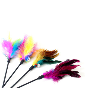 Nouveau jouet pour chat, jouet à plumes coloré pour chat, accessoires pour animaux de compagnie, bâton long avec clochette, jouet amusant pour chat, commerce électronique transfrontalier. - Product Image 1