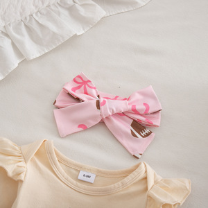 Set Estivo per Bambine per il Primo Compleanno: Abbigliamento Traspirante Antibatterico in Cotone + Gonna a Fiori + Set di Calzini con Elastico per Capelli - Product Image 4