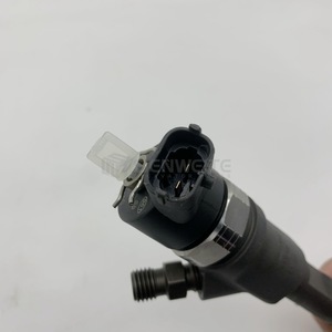 Inyector de Combustible Senwitt 0445110307 para Excavadora con Motor 4D95, PC130-8 70-8 - Product Image 1