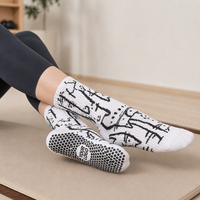 Chaussettes de yoga tricotées respirantes et écologiques personnalisées pour femmes, avec logo jacquard, chaussettes de Pilates mi-mollet antidérapantes