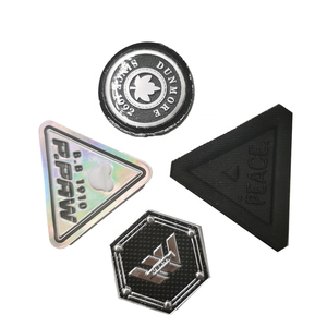 In Stock Bạc Vàng Thư Kim Loại Mềm Logo <span class=keywords><strong>Custom</strong></span> Patches Cao Su Silicon <span class=keywords><strong>PVC</strong></span> Vải Quần Áo Nhãn - Product Image 2