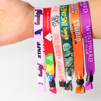Cadeau promotionnel Logo personnalisé Vente en gros Bracelets de festival d'événement Bracelets en polyester tissé Bracelets en tissu pour concert