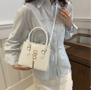 Nouvelle personnalité bolsas femmes étoiles chaînes en relief sac à bandoulière unique Sac <span class=keywords><strong>Tendance</strong></span> 2024 sac a main - Product Image 3