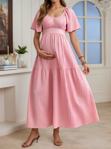 En stock <span class=keywords><strong>Robe</strong></span> <span class=keywords><strong>longue</strong></span> de maternité d'été unie à col en U, manches courtes volantées, dos smocké, taille à nouer et coupe évasée à volants - Product Image 1