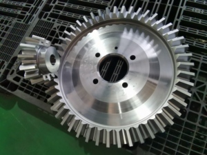 Engrenage conique hélicoïdal en fonte OEM pour machines agricoles - Product Image 2