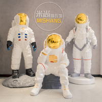 Sculpture d'astronaute 3D réaliste grandeur nature en fibre de verre, design populaire, vente en gros d'usine, statue d'astronaute en fibre de verre pour extérieur