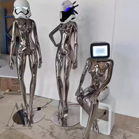 Statue de robot futuriste éclairée par LED Décoration de boîte de nuit et présentoir de vente au détail haut de gamme Cyberpunk Miroir chromé en fibre de verre Mannequin