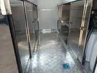 Fabricant de remorques mobiles en gros : Mini-bar personnalisé, ensemble de remorques alimentaires, chariot de concession abordable pour voyages en extérieur