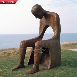 Sculpture YOUFINE abstraite en bronze d'un homme assis avec poitrine creuse pour l'art public moderne et la décoration des parcs - Product Image 5
