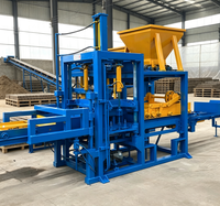 Machine à blocs de ciment, machine à briques creuses en béton avec une production à haute capacité pour les applications de construction