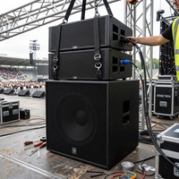 Système de sonorisation professionnel Line Array pour scène, enceintes PA pour concerts, spectacles et événements.