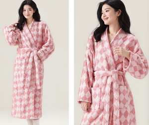 Bán Buôn Giá Tốt Nhất Mềm Dày Sang Trọng Sợi Nhỏ Lông Cừu Áo Choàng Tắm Unisex Áo Choàng Tắm Cho Phụ Nữ Đồ Ngủ Người Đàn Ông Với Biểu Tượng Tùy Chỉnh - Product Image 4