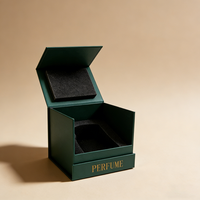 Boîte cadeau de luxe mini en carton rigide personnalisée pour parfum, avec logo sur mesure, finition mate, revêtement UV, matériaux recyclés et gaufrage