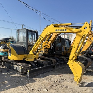 Excavatrice KOMATSU 5 tonnes PC40 d'occasion, modèle 2022, faible nombre d'heures de travail, hydraulique sur chenilles avec moteur de boîte de vitesses, composants certifiés PLC - Product Image 1