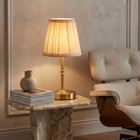 Lámpara de Mesa de Lujo Dorada con Pantalla Blanca Plegada, Lámpara de Noche LED Recargable y Regulable para Dormitorio, Sala de Estar, Decoración