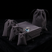 Pochette rectangulaire en peluche gris foncé avec cordon de serrage pour bijoux, élégante et personnalisable pour marques privées, Chine