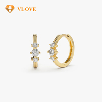 Boucles d'oreilles créoles personnalisées en or massif 14 carats avec trois diamants de laboratoire, boucles d'oreilles huggie à 4 griffes, bijoux fins pour femmes