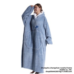 Para <span class=keywords><strong>Amazon</strong></span>, el camisón de terciopelo cómodo de doble cara para <span class=keywords><strong>mujer</strong></span> más vendido, manta de TV perezosa de manga larga para otoño e invierno con logotipo - Product Image 2