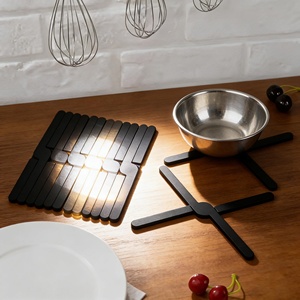 แผ่นรองกันความร้อนแบบพับได้ ซิลิโคนรูปตัว X สำหรับหม้อร้อน แผ่นรองกันความร้อน แผ่นรองซับน้ำ ทนความร้อน สำหรับโต๊ะครัว - Product Image 6