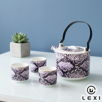 Ensemble théière et tasses en céramique motif peau de serpent violet de luxe avec bordure dorée pour le thé de l'après-midi, la décoration de la maison ou du bureau, ou comme cadeau