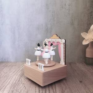 Carosello a vento in <span class=keywords><strong>legno</strong></span> <span class=keywords><strong>di</strong></span> faggio per ornamenti per la casa realizzato a mano dal produttore - Product Image 4