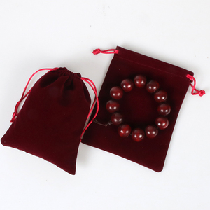 Sacchetto in Velluto con Bordo Grezzo e Stampa Serigrafica per Confezioni Regalo e Gioielli, Rosso Scuro, Verde, Nero, Rosa - Product Image 3