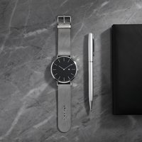 Montre-bracelet populaire personnalisée pour femme en acier inoxydable avec mouvement japonais, calendrier et bracelet métallique, étanche