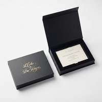 Boîte cadeau magnétique personnalisée avec gaufrage, revêtement UV et doublure en éponge pour cartes d'invitation et cartes à jouer - Rangement rigide de luxe pour cartes