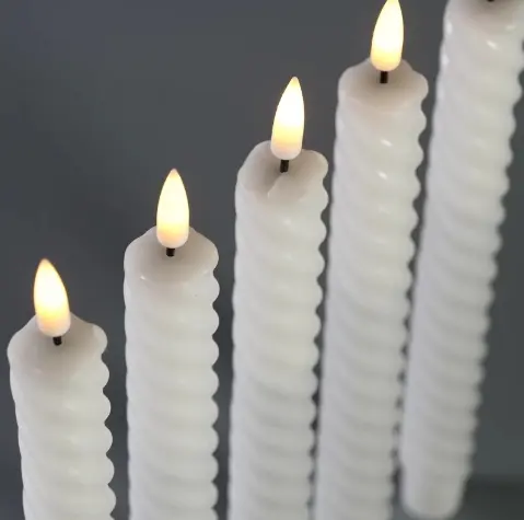 Witte Vlamloze Draai Conische Kaarsen Met Timer Batterij Werkende Spiraalvormige Kandelaars, Warm Wit Licht Externe Batterijen Inbegrepen