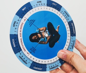 Calculatrice de roue d'obstétrique en plastique personnalisable Tableau des dates de naissance de gestation pour date d'échéance <span class=keywords><strong>Disque</strong></span> de <span class=keywords><strong>grossesse</strong></span> pour utilisation à l'hôpital/clinique - Product Image 1