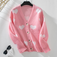 Vente en gros de pull confortable imprimé cœur, haut à manches longues et à boutons, col en V, pulls tricotés jacquard amples pour la Saint-Valentin, cardigan pour femmes