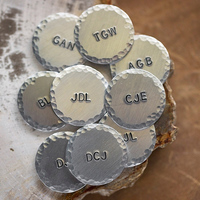 Vente chaude Marqueurs de balles de golf en métal à bord martelé 35mm Blanc en vrac pour la gravure au laser en alliage de zinc durable et matériau en fer