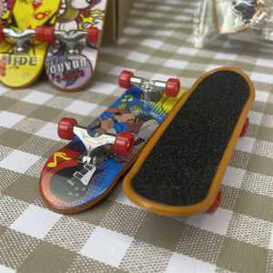 Skateboard per Bambini con Stampa Personalizzata e Quattro Ruote, Leggero e Portatile - Product Image 5