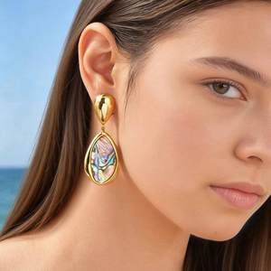 Pendientes de <span class=keywords><strong>Aro</strong></span> Huggie de Acero Inoxidable 316L con Concha de Oro de 18K para Mujer, Diseño de Concha de Vieira, Impermeables, Joyería Estilo Sirena para la Playa - Product Image 1