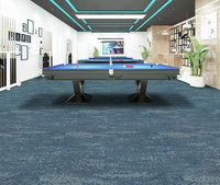 Tapis industriel ignifuge B1 100% PP PVC à base antidérapante, bouclé, haute densité pour immeubles de bureaux ODM/OEM